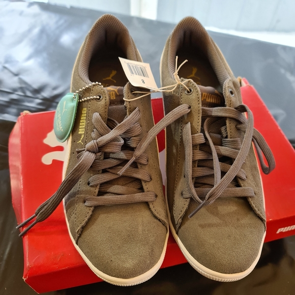 Puma ladies Vikky Suede size 8, and 10. - Picture 3 of 6